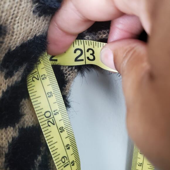 AVA AND VIV Animal Print Fuzzy V Neck Sweater | Size X - Picture 11 of 12